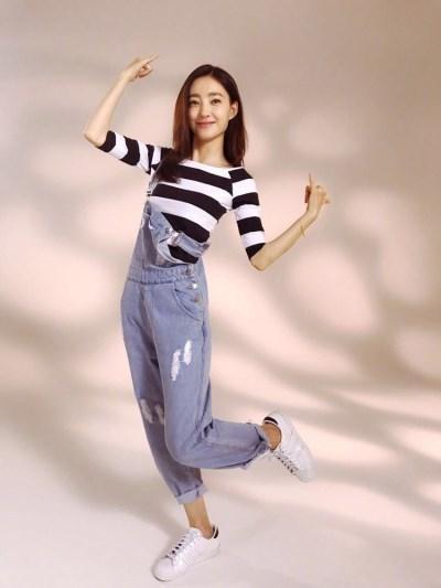 王丽坤不愧素颜女神！一袭白裙美若天仙，网友：林更新就偷着乐吧