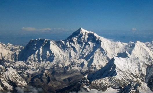 珠穆朗玛峰永久封禁，游客只能远远瞭望，除非再交30万登山费