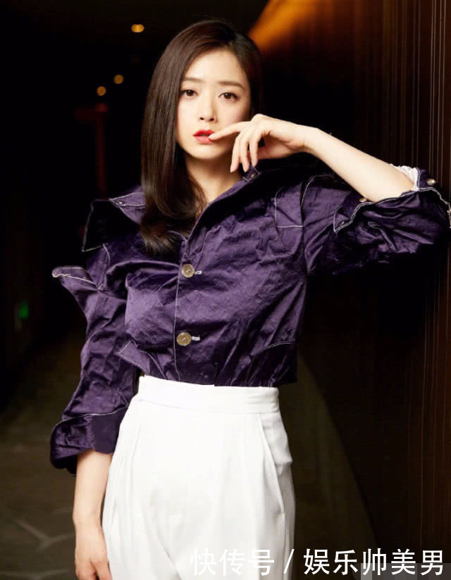 蒋欣瘦下来竟这么好看,穿白色长裤成最美“妖精”,减肥堪比整容