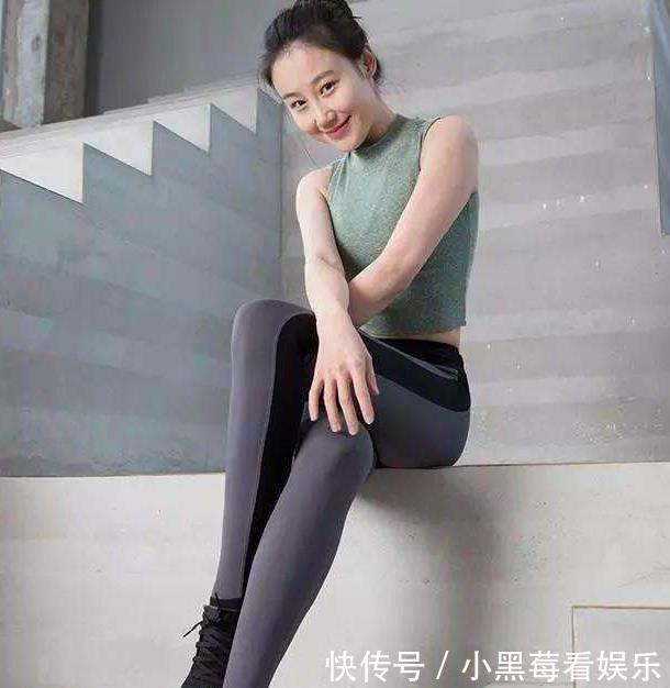 『 别致』优雅不失别致美感,打底裤的穿着随意舒适