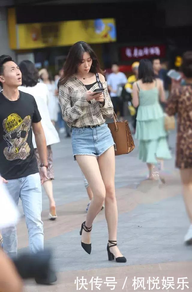  『穿搭』一双尖头高跟鞋增添女人味，带有个性封腰的设计让她显高又显瘦