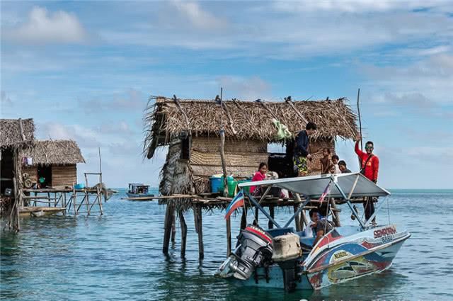 生活在海上的民族,刺破耳膜只为捕鱼,身体正在向海洋生物进化?