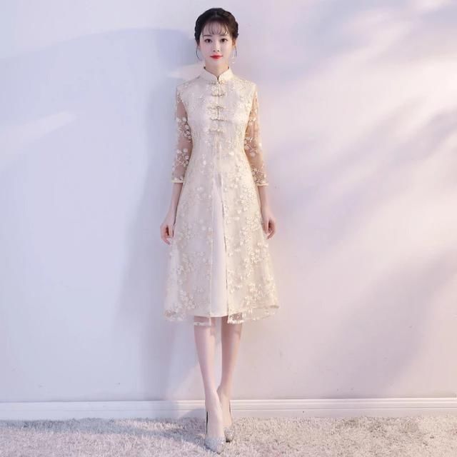 百搭的范儿，靓丽清艳，一袭蕾丝旗袍中国风！