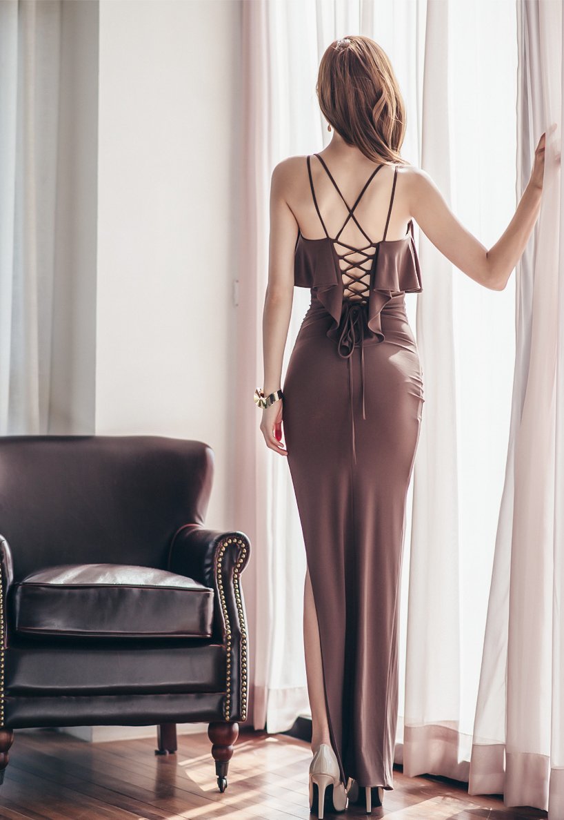 清芳珀斯丰腴吊带美背晚礼裙