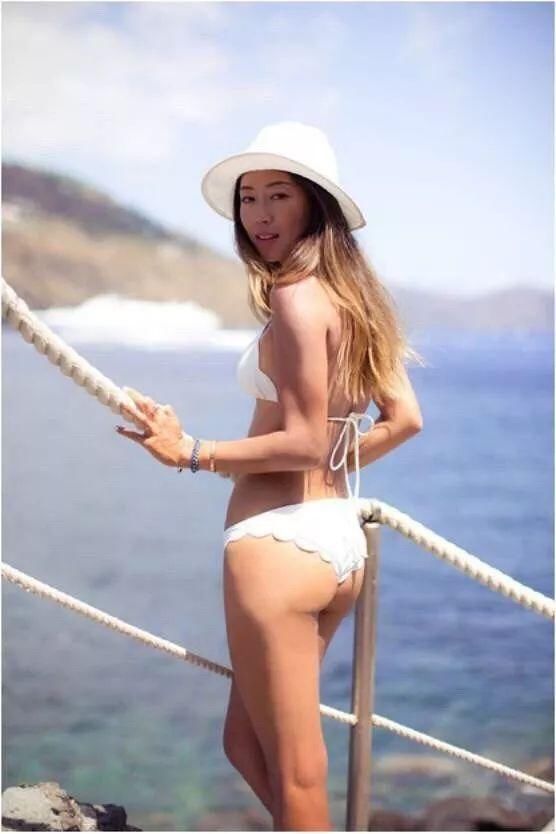 性感的泳衣才是这个夏天的标配