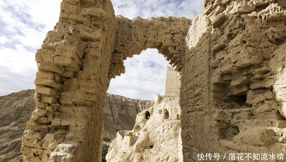 阿里的古格王朝，300年前一夜神秘消失，为什么史书里没有记载