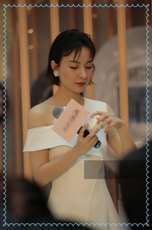 赵雅芝真牛掰！63岁穿露肩裙不差35岁吴昕，网友：这气质简直了！