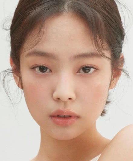  同款■Jennie同款镜面唇釉，没有你就输了！