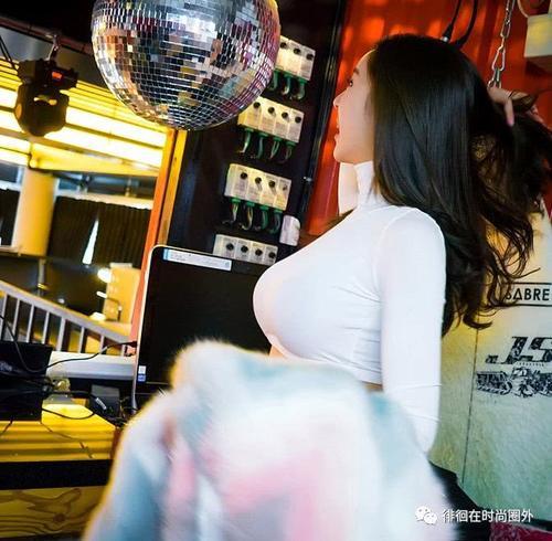 富婆式白洁紧身裤，别工作了，我养你