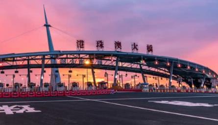 港珠澳大桥已成“摆设”？敢走的私家车寥寥无几，车主：太费劲