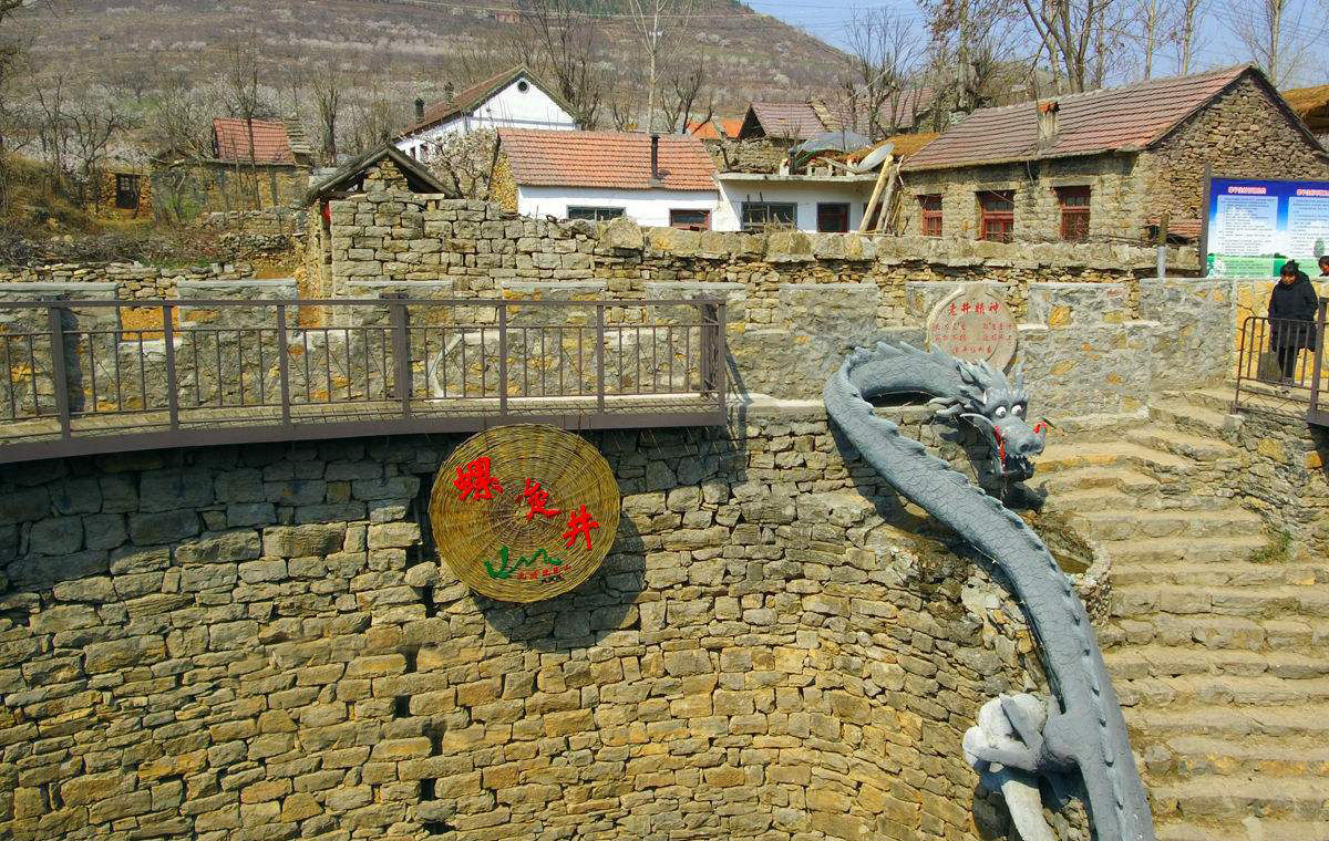 中国工程量最大的水井，历时十年才建成，打水走108级台阶