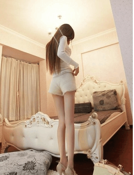 紧身裤耐看不浮夸, 展现迷人的自信, 有股清新脱俗的魅力