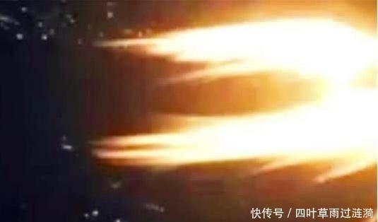 喷出■波音客机再出事故,半空中机翼喷出火球,乘客尖叫场面一度失控