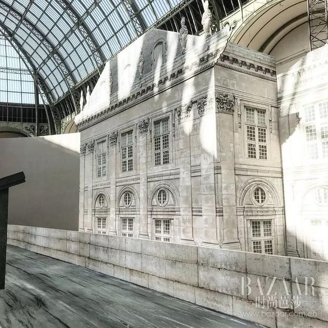 塞纳河倒映的Chanel高定，流淌的是左岸的旧时光