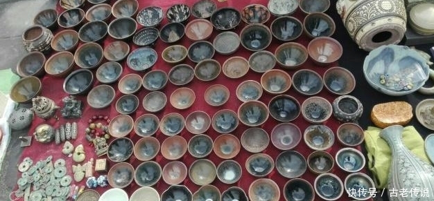中国最繁华的古玩市场，商户就有4000多家，满街卖的都是古董玉石