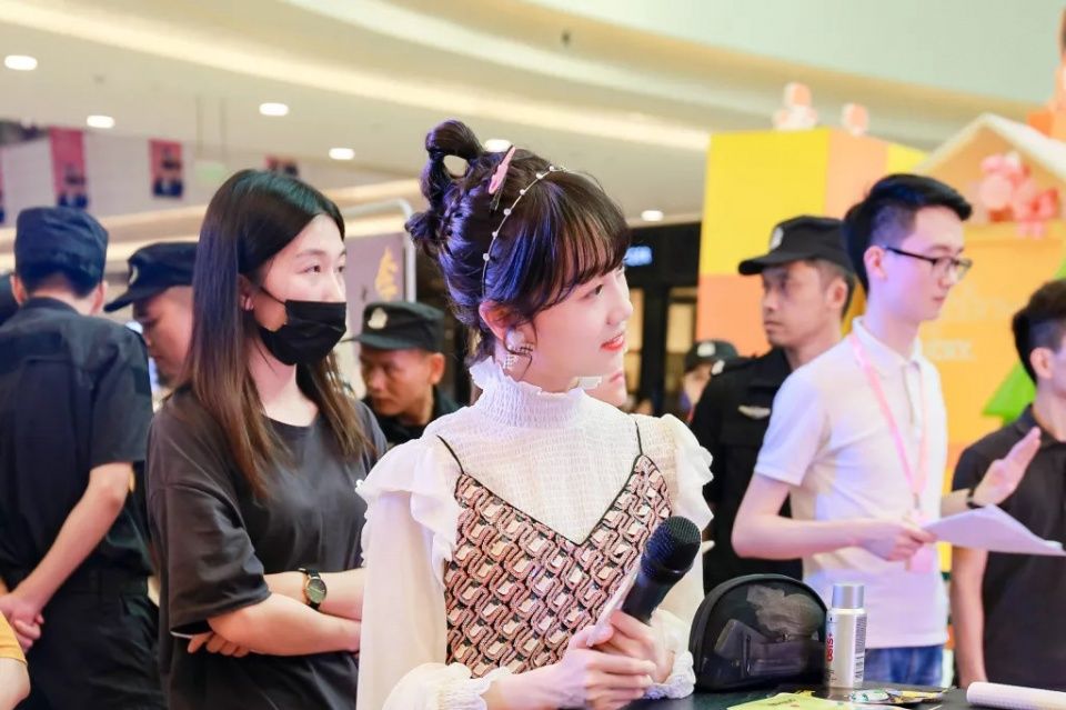 吊带裙真的百搭又好看