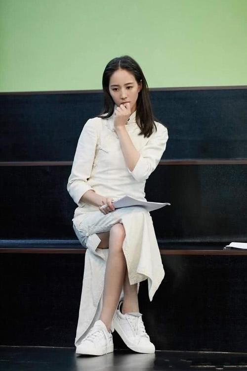  『气质』发型换错老10岁，张钧甯剪短发还染个色，不仅气质全无还特别显老