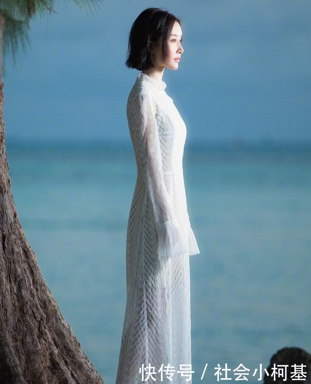 舒畅气质绝了，穿仙女裙却踩15块钱的人字拖，依旧清丽脱俗！