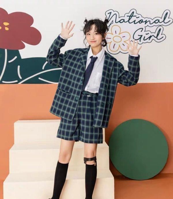  『小腿』泫雅风越来越难了！五分裤配小腿袜穿出细长腿