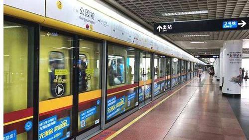 印度游客首次搭乘中国地铁，就说出2个缺点，网友：说的很在理