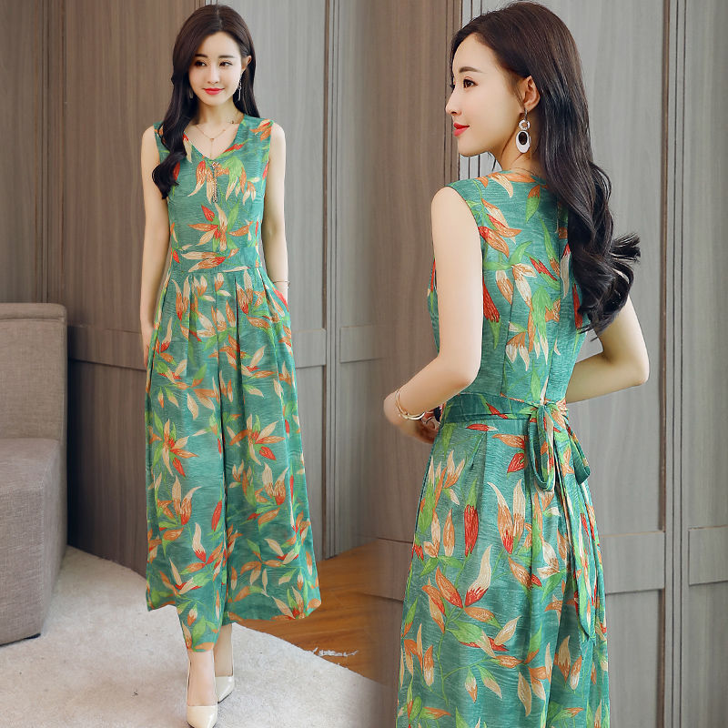 越来越多的女人不穿裤子了，初秋连体衣超有女人味，男人为之着迷