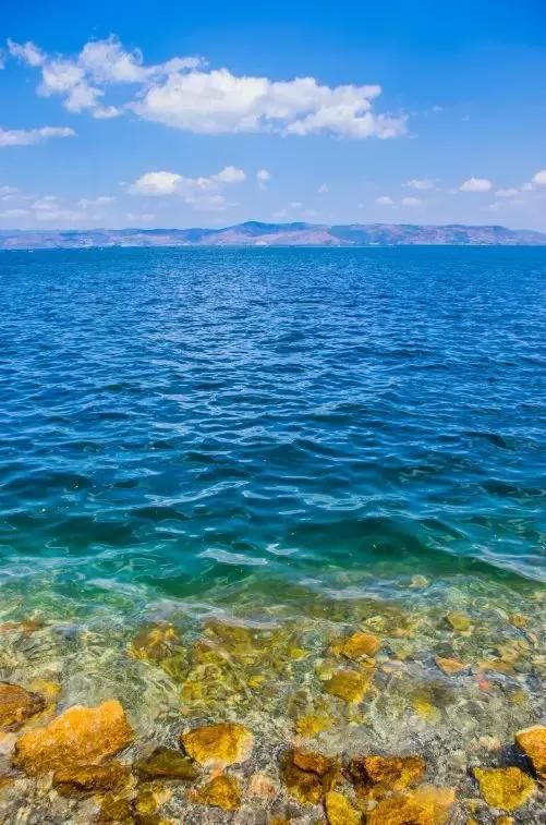 比泸沽湖还要美，这个隐藏在云南秘境的“玻璃湖”终于被人发现了