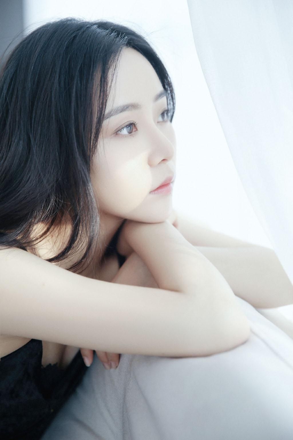 极品少妇性感吊带黑色诱惑写真图片