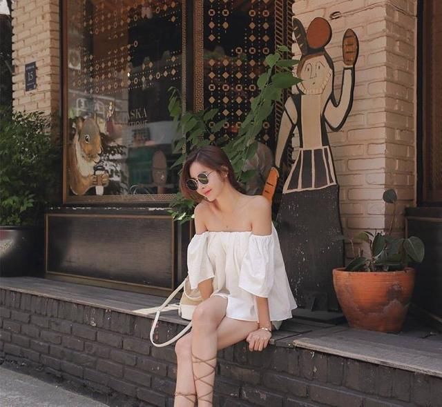 街拍：街拍 超有女人味的热裤美女