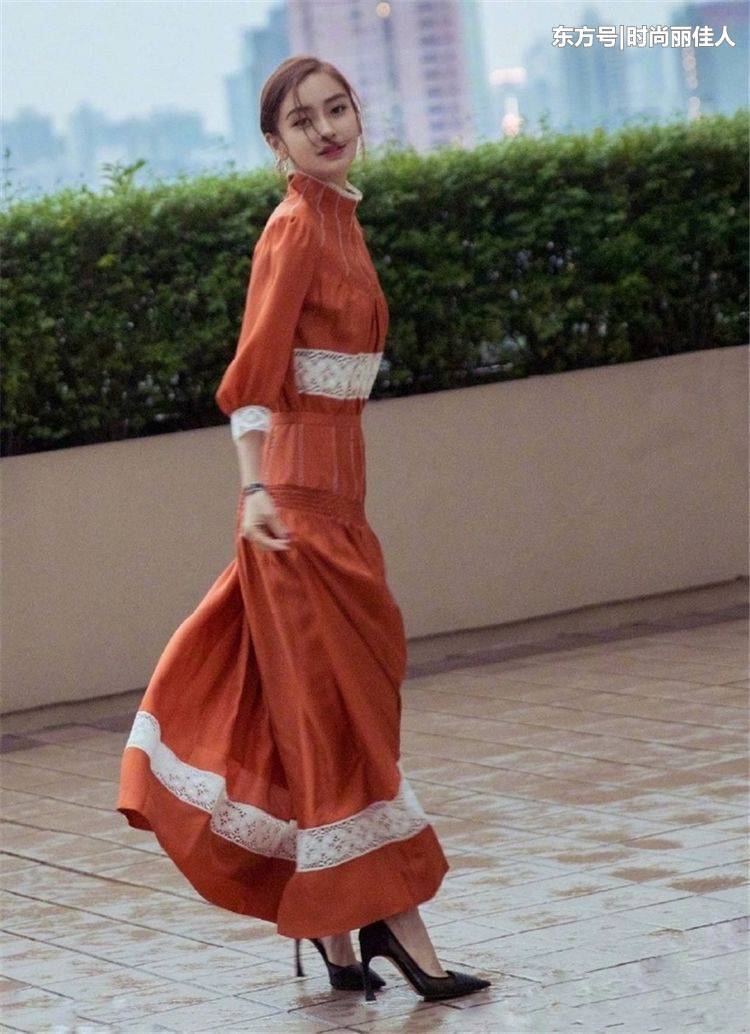 baby跟赵丽颖同穿一条裙子，没想到气质还是输给了赵丽颖