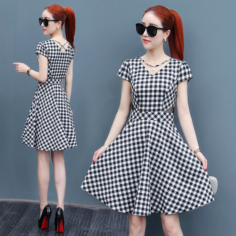 小个子,穿简洁又不失华丽感的时尚女装,不但显腿长还显气质