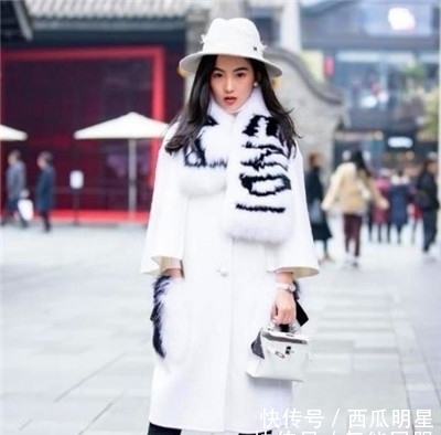  【赏心悦目】街拍：羞涩可人的小姐姐，秀出青春活力范，令人赏心悦目