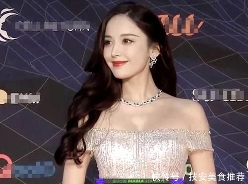 「 红毯」如同仙女下凡美丽迷人，组图：古力娜扎一袭银色露肩长裙亮相红毯