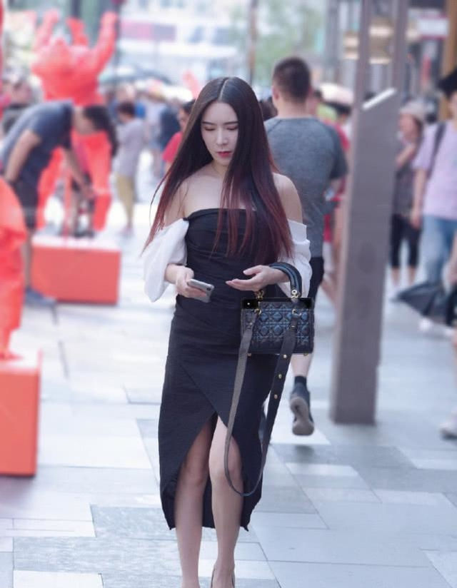  【展现】路人街拍:时髦优雅的包臀裙美女,展现完美的身材曲线
