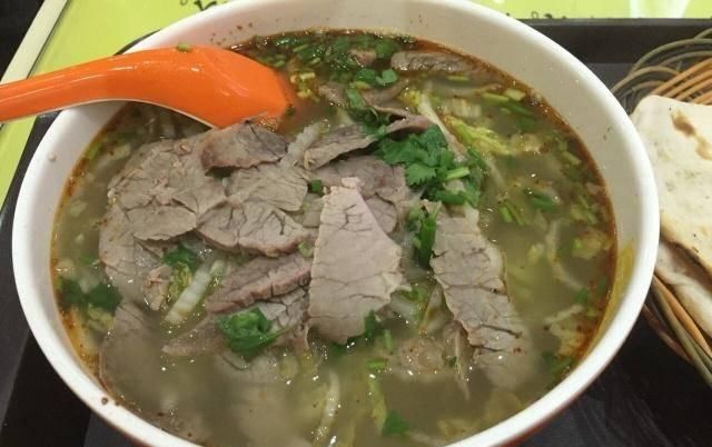  [炖汤]炖牛肉时，万万别急着去焯水，也不要直接炖，否则又老又柴不好吃