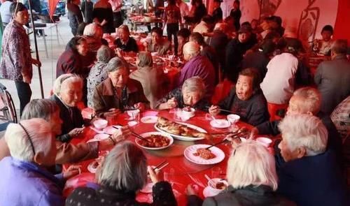 农村又一怪象出现！严重影响农村风气，老农表示也很无奈