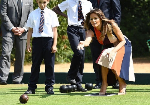 连美国第一夫人都穿贝嫂设计的服装,贝嫂果然厉害!