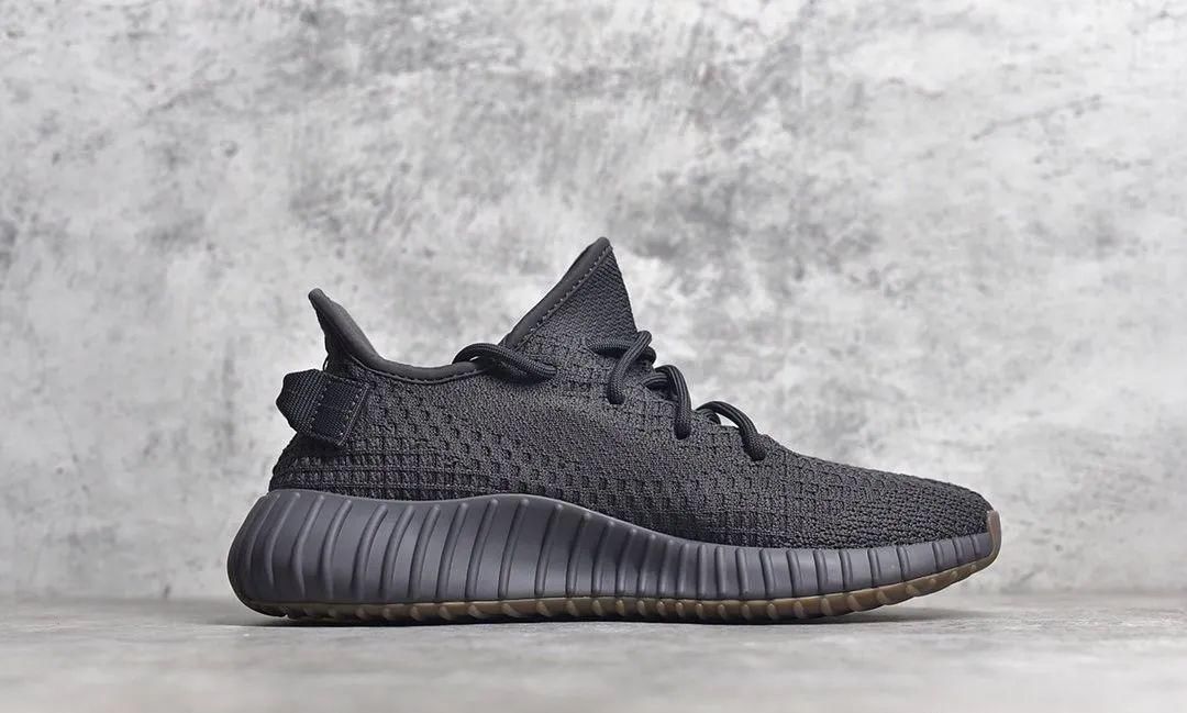 『椰子』Yezzy350黑生胶人气下降,椰子不香了吗?