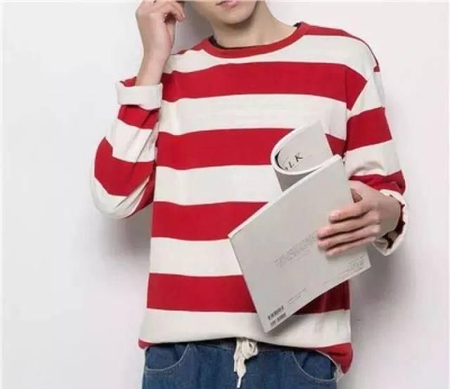 「条纹」距离征服春夏穿搭,就差一件条纹单品的距离