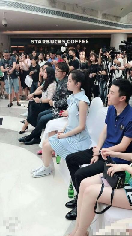 欧阳娜娜广州出席活动，网友：这裙子让她至少胖了20斤