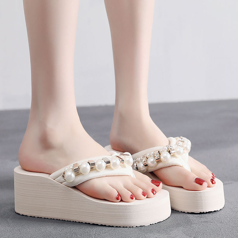 逛街还傻傻穿高跟鞋?别傻了，新款拖鞋也可以舒适又美丽