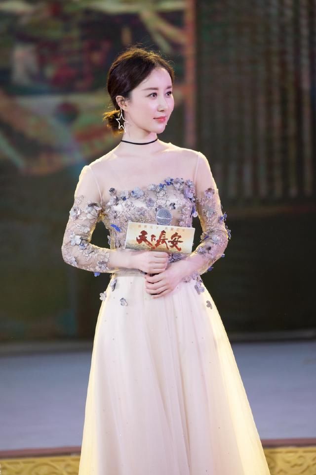 舒畅换了个短发造型，气场十足美到炸，网友：颜值美到新高度