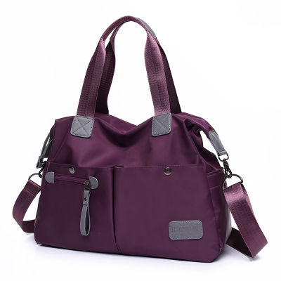 刚发现，这种女包，装水杯特方便，十一旅行就带它，轻便又耐磨