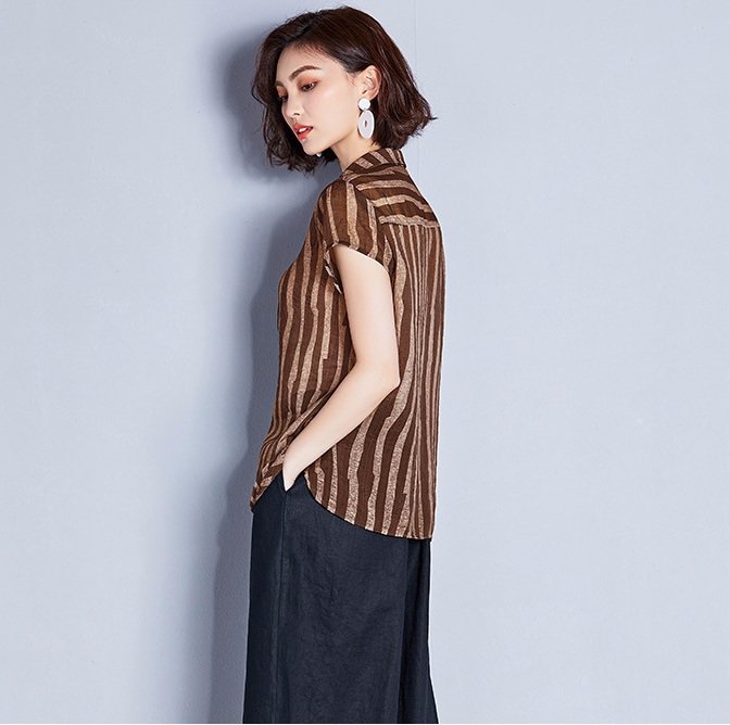 40岁再年轻也要打扮的嫩点，瞧香港女人这样穿，女人味十足