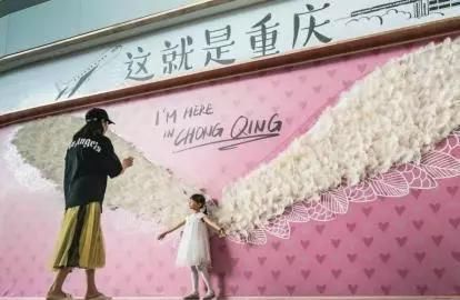 重庆机场将特色景点“搬进”候机楼，帮旅客留住没看够的重庆美景