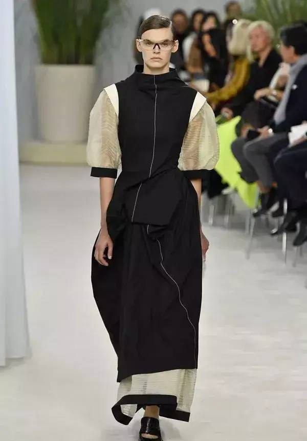 『新装』LOEWE是如何做到"独树一帜“的?来看看它的20春夏新装!