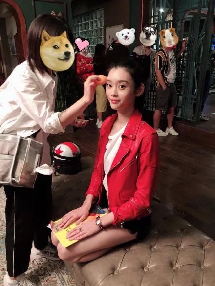 维秘面试小姐姐腿长180cm、E罩杯,这真的是人类的存在?