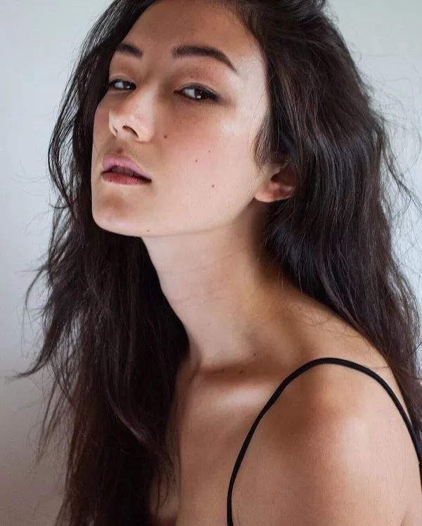 张柏芝的混血感是哪来的,这种"不健康"肤质在加分?