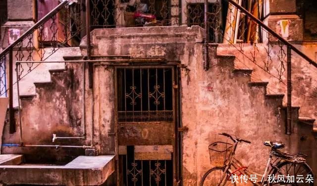 广州这条不起眼的小巷，竟藏着一栋百年大屋，刚踏进门就惊喜！