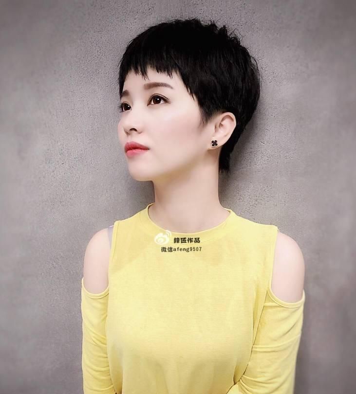 剪短发，显胸大，有图有真相!