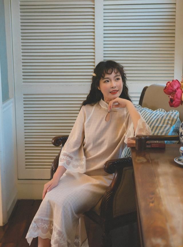  『气质』今年火了一种裙子叫“奶奶裙”，随性慵懒还带点复古，气质美出尘